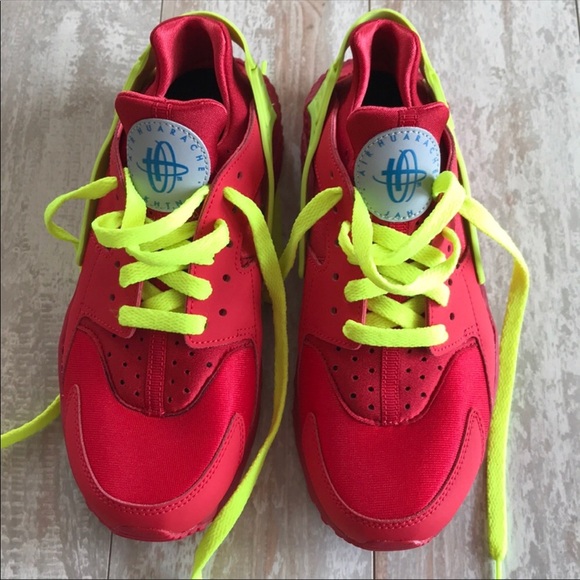 NWT Nike ID Air Huarache Red - Picture 8 of 8